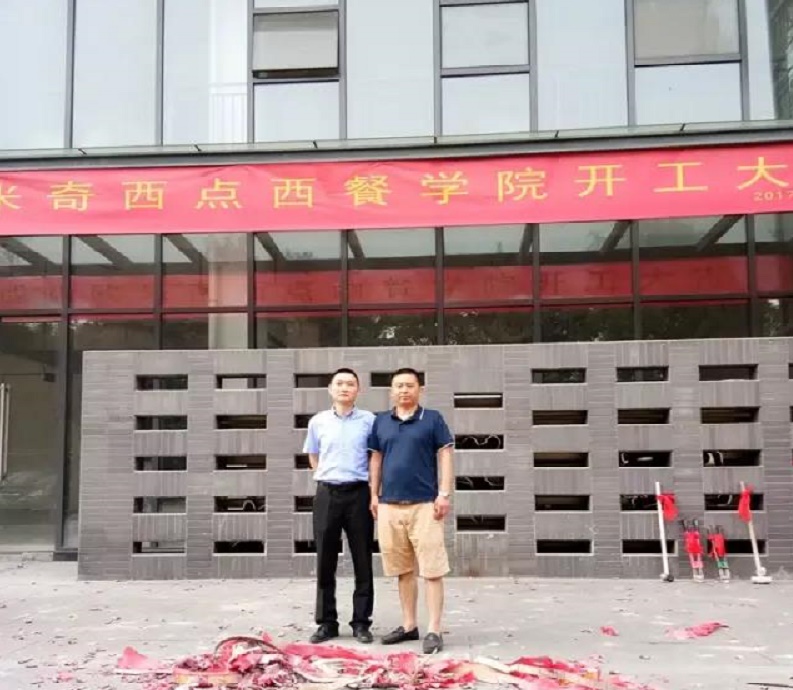 和信裝飾開(kāi)工合影.jpg 和信裝飾開(kāi)工合影.jpg